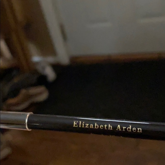 Mascara and eyeliner - Picture 3 of 4